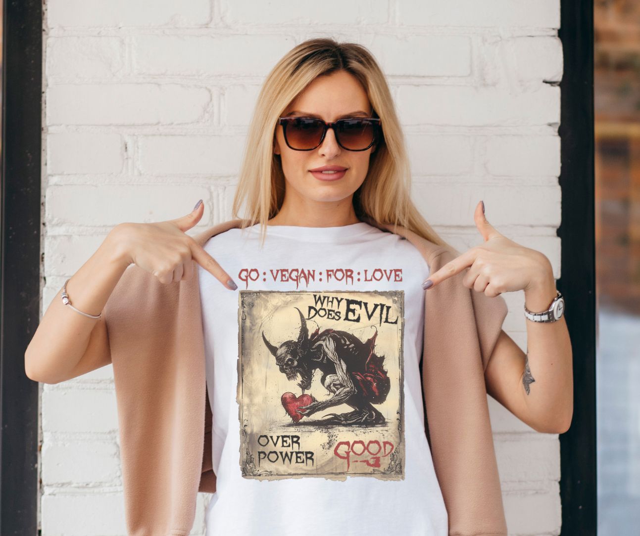 Motif "why does evil" - women's organic T-shirt