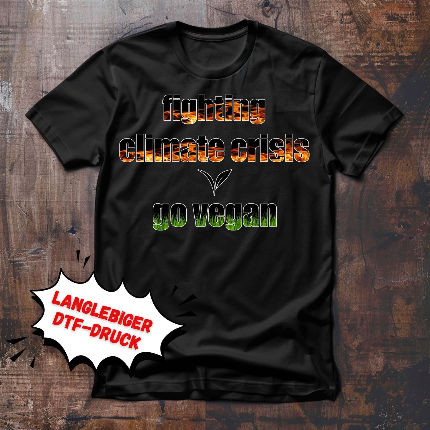 T-Shirt Slogan "fighting climate crisis - go vegan. Bei fighting climate crisis sind Flammen, bei go vegan ist Gras in den Buchstaben zu sehen